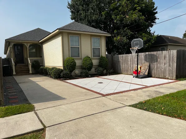 1819 Sumpter St, New Orleans, LA 70122