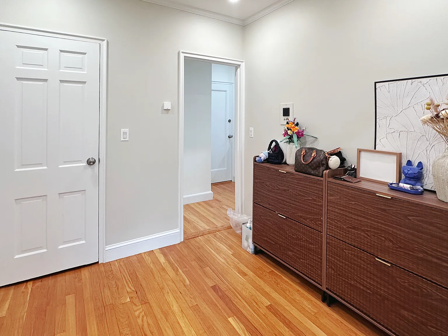 2 bed, 1055 sqft, $4,400 — Photo 4