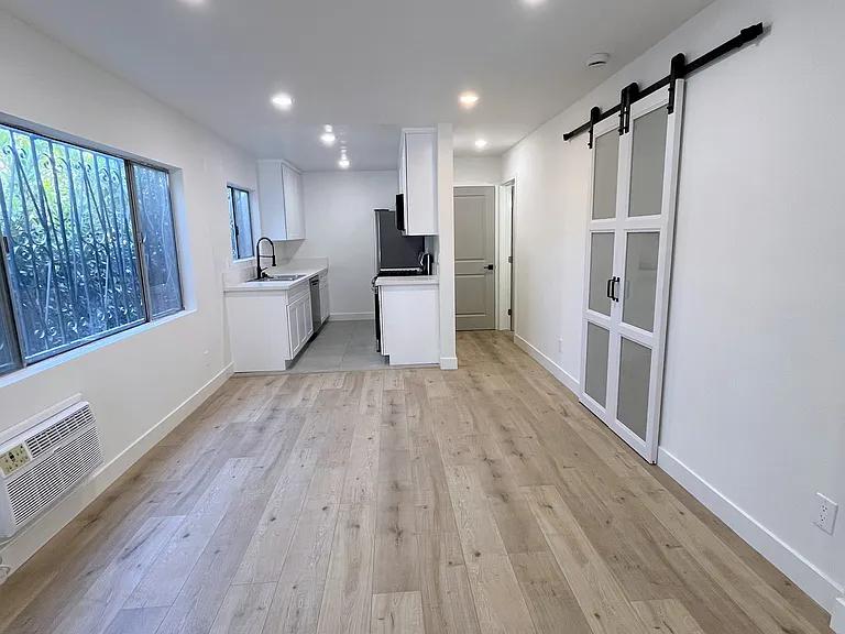 1832 N Wilcox Ave — Photo 14