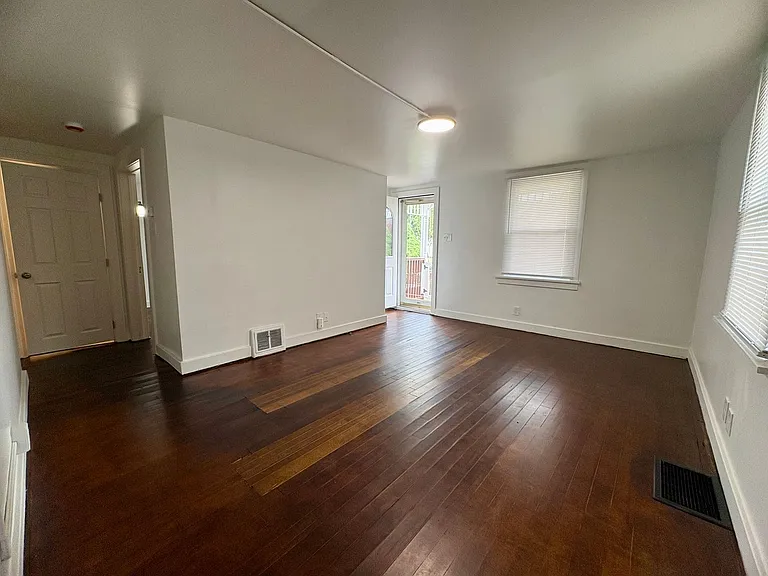 423 W Penn St — Photo 4
