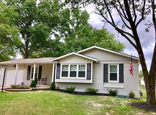 884 Parma Dr, Ballwin, MO 63021
