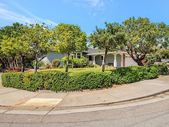 3rd image of 301 Orange Blossom Lane