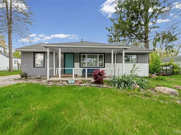 1135 Quinif Dr, Walled Lake, MI 48390