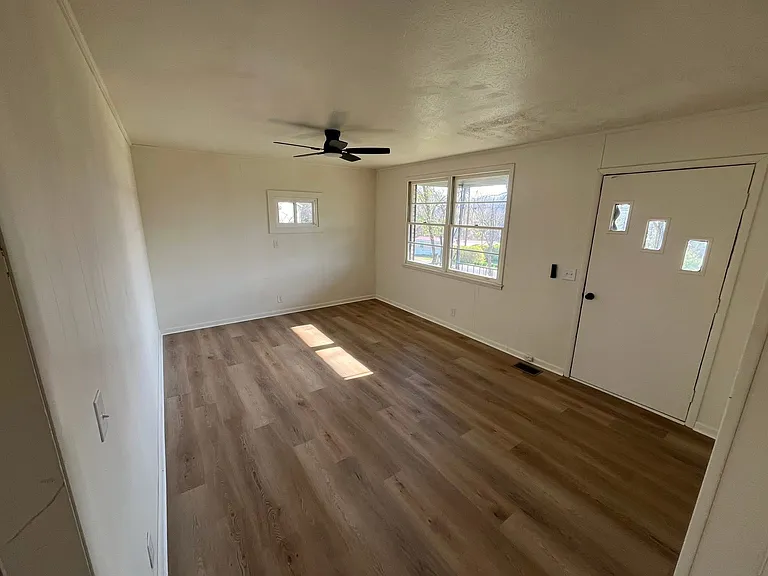 6603 Oak Hill Rd — Photo 2