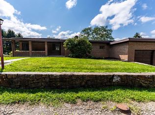 604 Prosperity Rd, Mount Hope, WV 25880