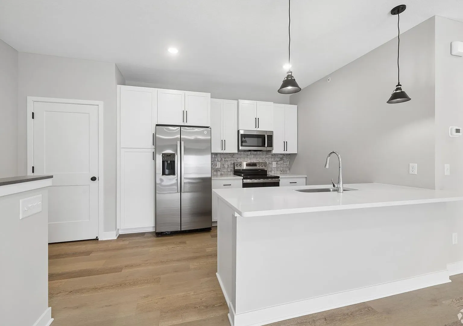 Oneka Fields Townhomes (D) — Photo 4