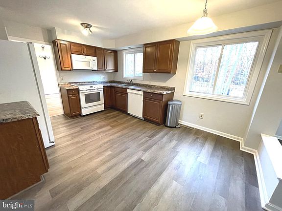 5th image of 1717 Red Oak Rd