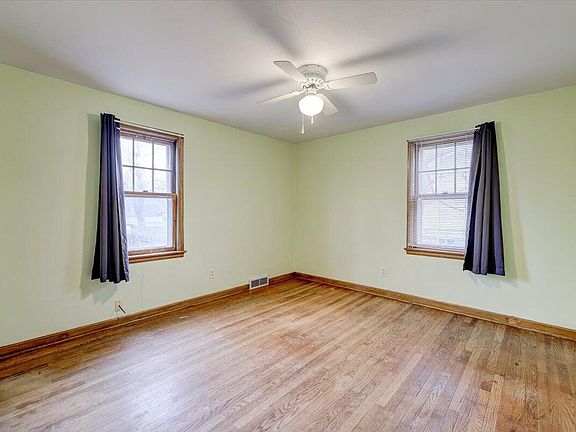 5th image of 305 S Russell Ave
