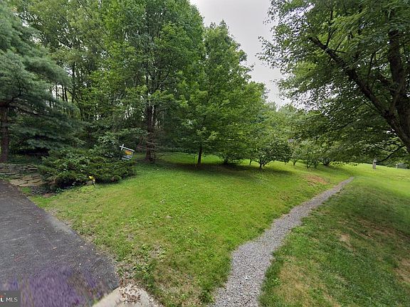 2nd image of 100 Walnut Ln