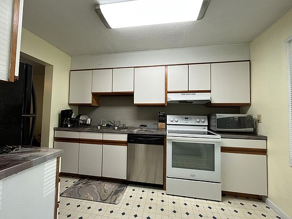 3rd image of 1004 Fritz Cir #1