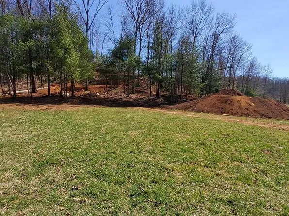 101 Homestead Dr, Unicoi, TN 37692