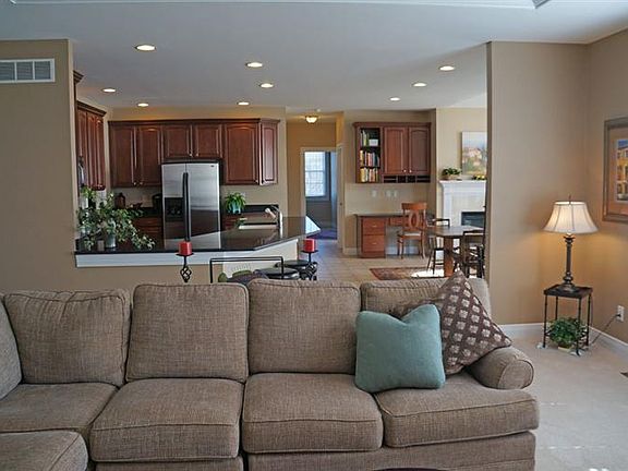 3rd image of 550 Stolle Dr