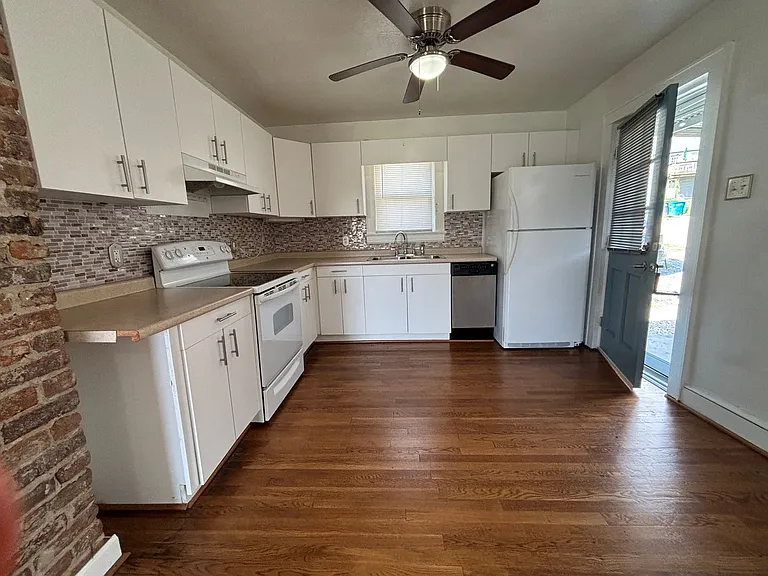 950 Morgan Ave SE — Photo 7