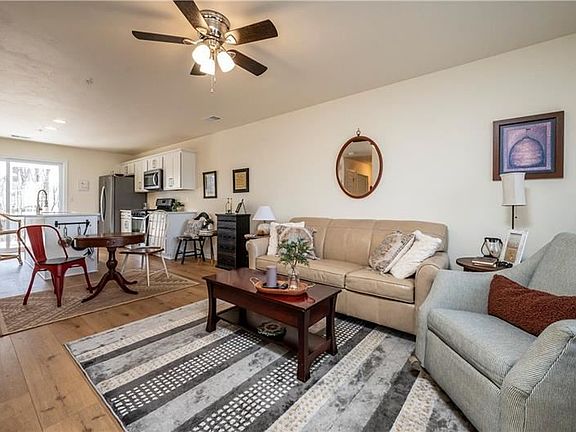 2nd image of 547 Sunview Cir