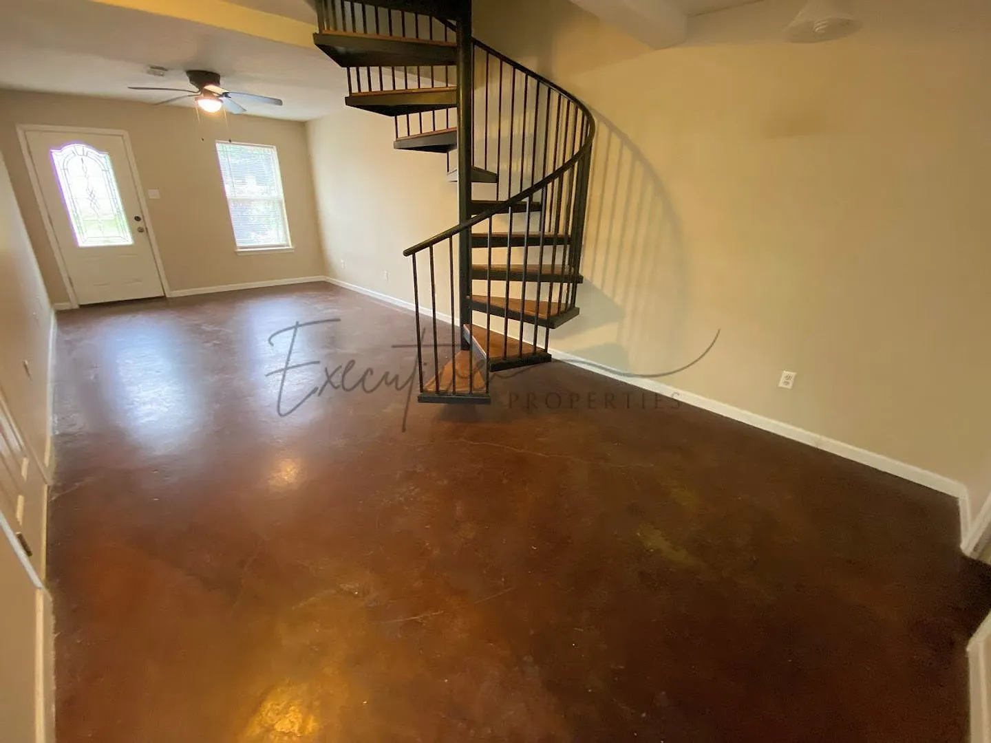 2-Bed, 2.5-Bath Townhouse Walk to McNeese State University! — Photo 4