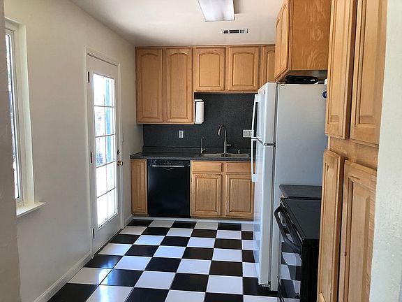 3rd image of 233 W Monte Vista Ave
