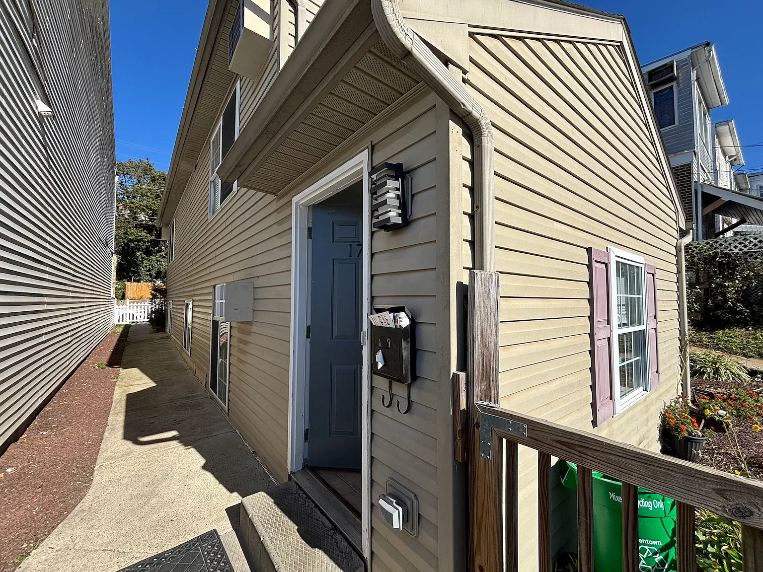 3 bed, 1250 sqft, $2,195 — Photo 2