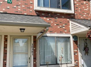 30545 Hidden Pines Ln, Roseville, MI