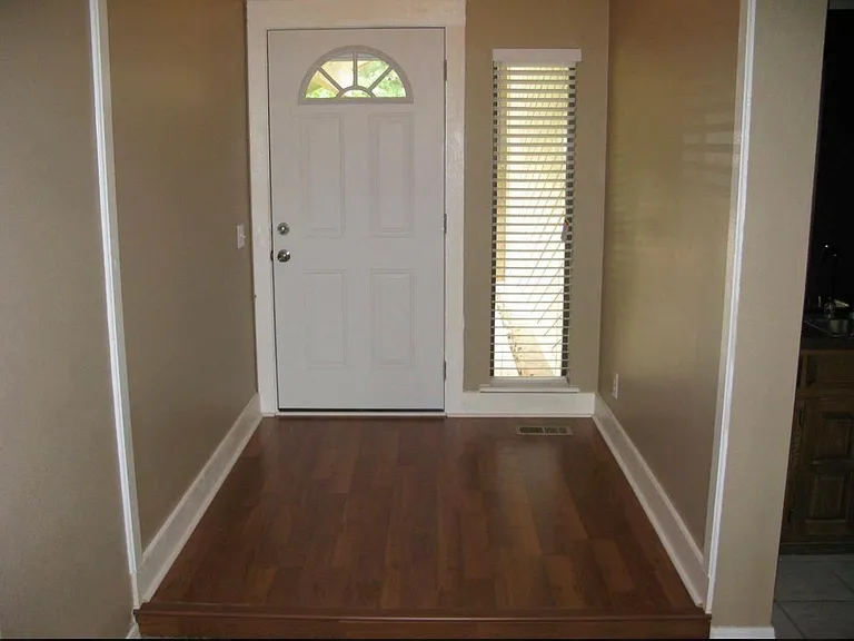 2216 S Fir Ave — Photo 3