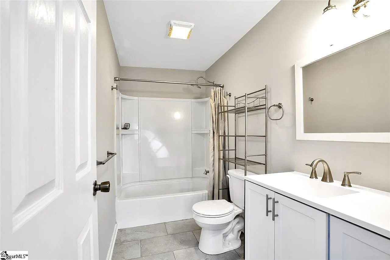 2 bed, 945 sqft, $1,495 — Photo 2