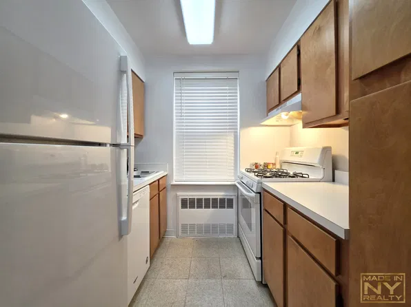 320 W 30th St, New York, NY