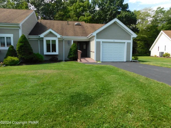 88 Village Dr, Stroudsburg, PA 18360