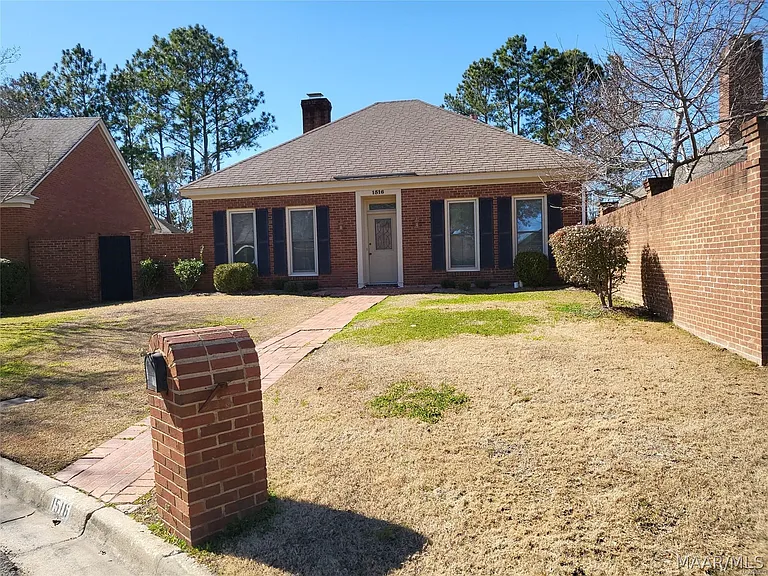 1516 Charleton Dr — Photo 2