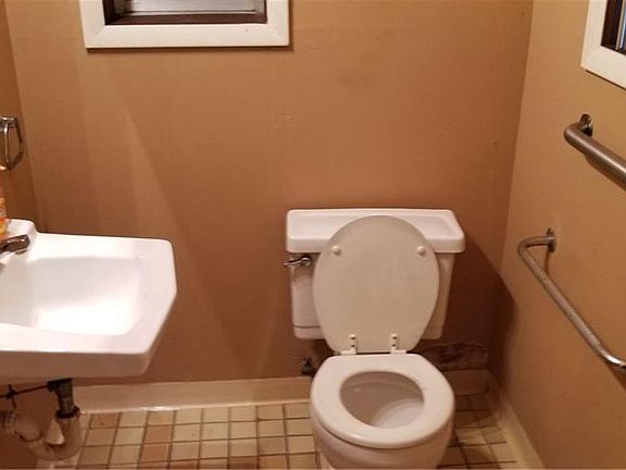 5th image of 6806 N 30th St