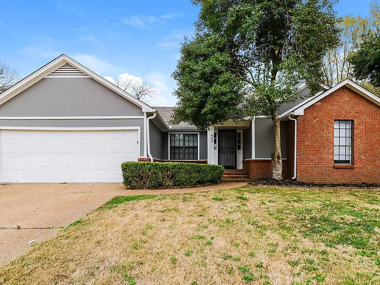 423 Cairn Cv — Photo 1