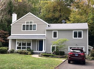 8 Verona Dr, Riverside, CT 06878