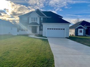 6 Blackstone Ct, Lancaster, NY 14086