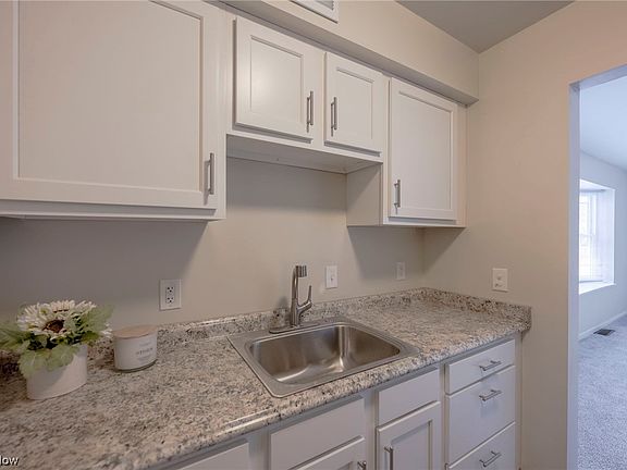 4th image of 7050 Carriage Hill Dr APT 103