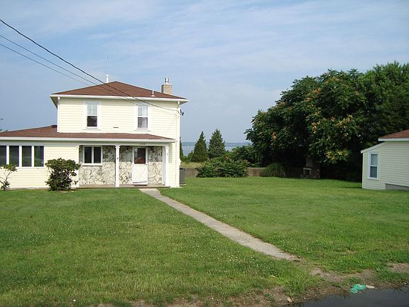 detached garage on far right