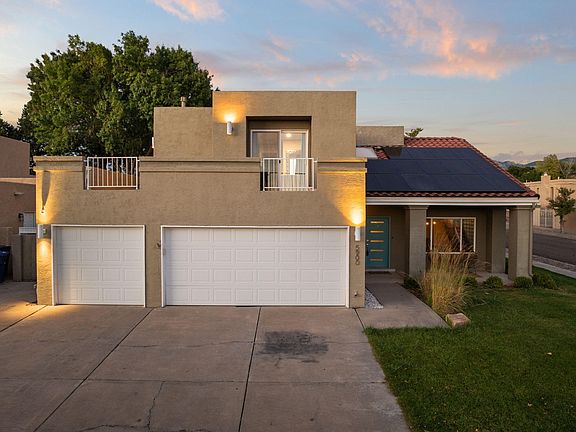 3rd image of 5900 Canyon Crest Pl NE