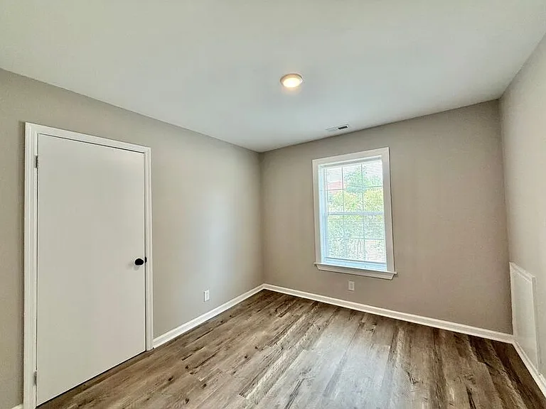 615B Burlington Ave #B — Photo 11
