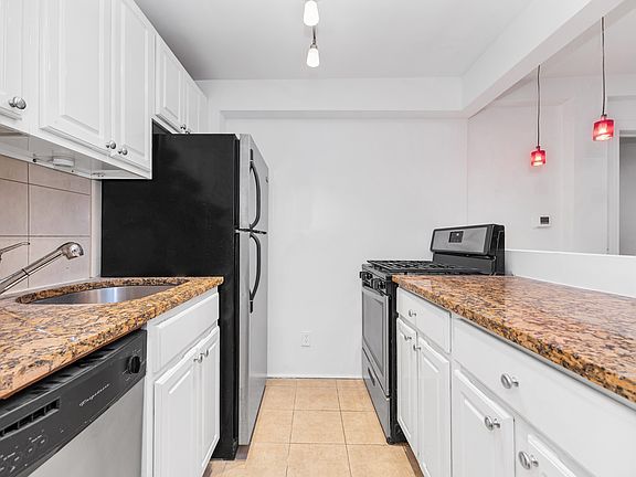 5th image of 257 Water St APT 4D