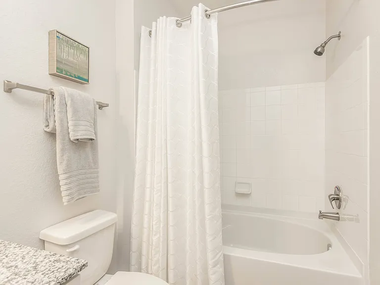 Sola South Lux Apartments — Photo 29