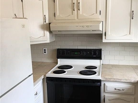 5th image of 71 Rowayton Woods Dr