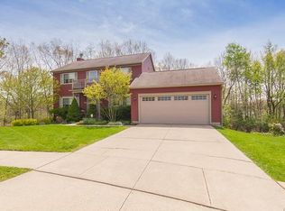 988 Water View Ln, Fenton, MI 48430