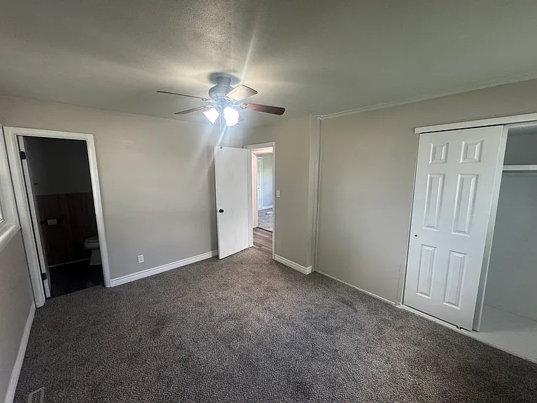 6116 Old Collinsville Rd — Photo 7