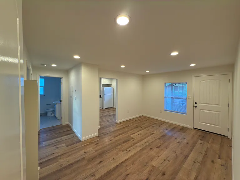 3121 E Theresa St #2 — Photo 1