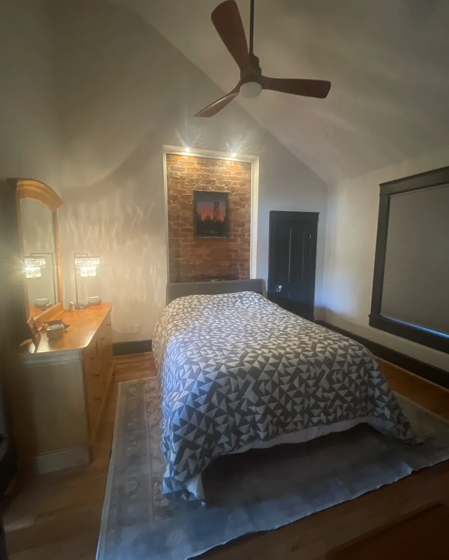3 bed, 1430 sqft, $2,453 — Photo 4