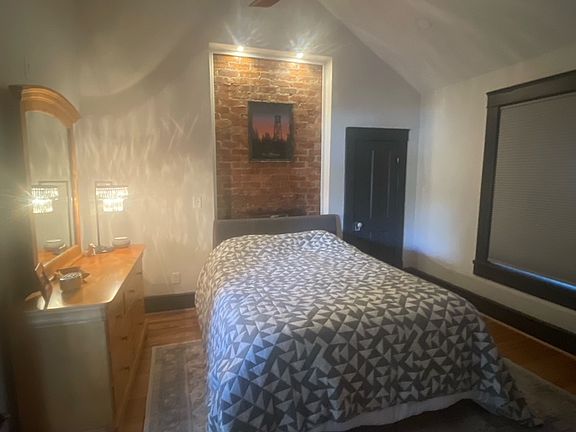 4th image of 1709 W 56th St