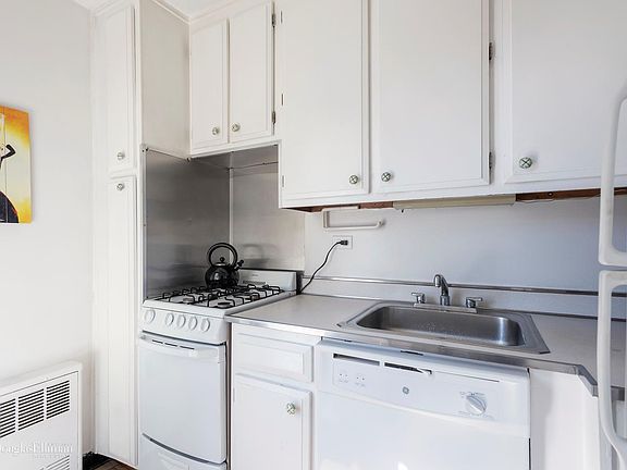 2nd image of 1156 3rd Ave #9B