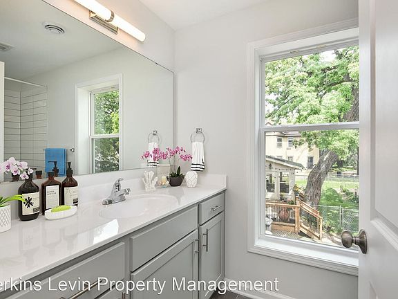 4th image of 1625 Marshall St NE #10315360