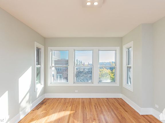 1667410049-2022_11_1_1122_W_Addison_Unit_3_6