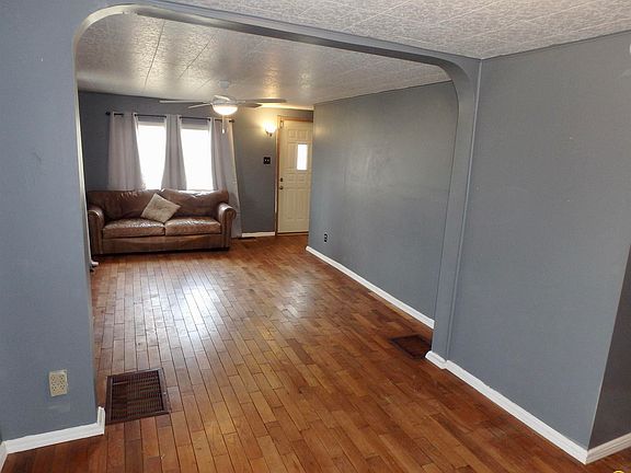 3rd image of 701 SW Macvicar Ave