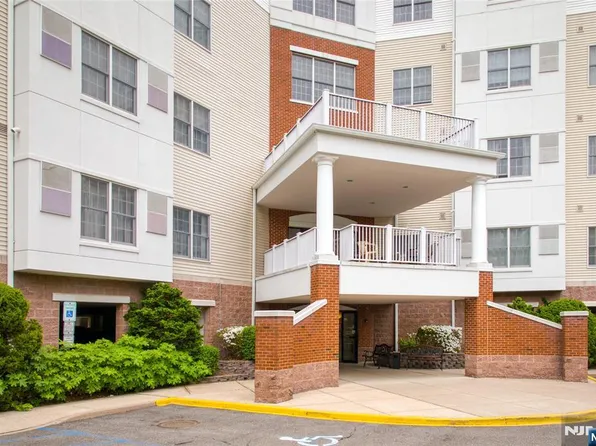189 Forest Ave #216, Paramus, NJ 07652