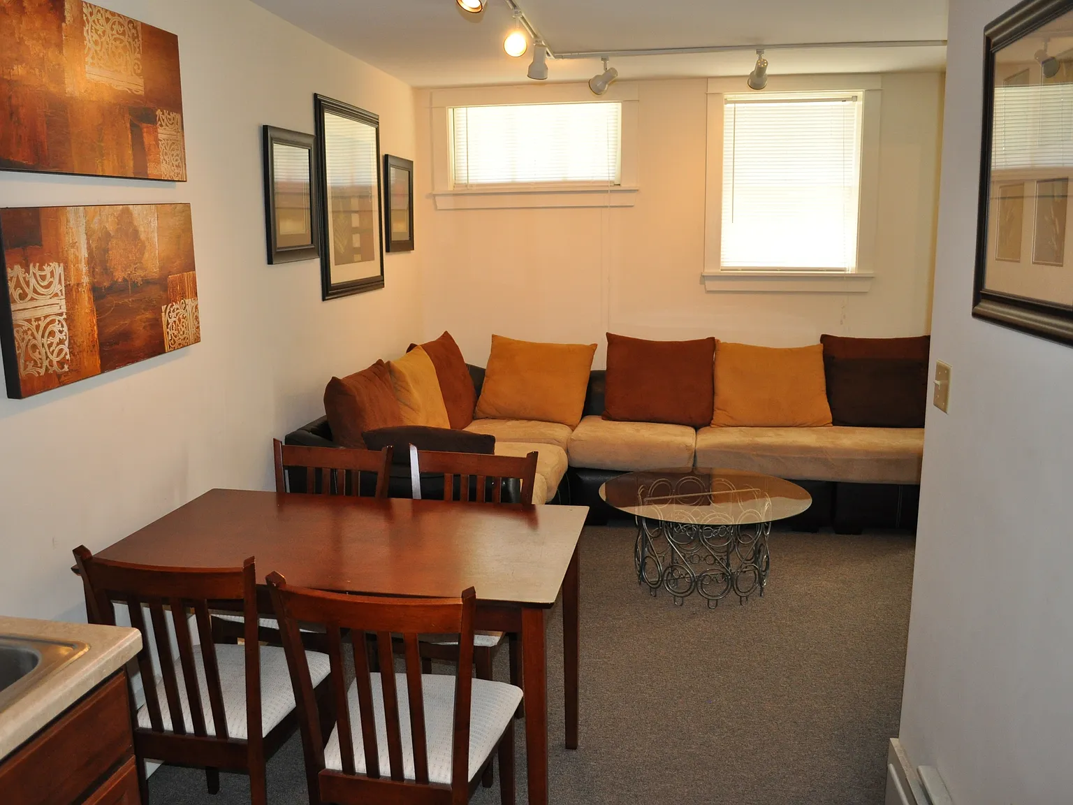 110 Highland Pl — Photo 3
