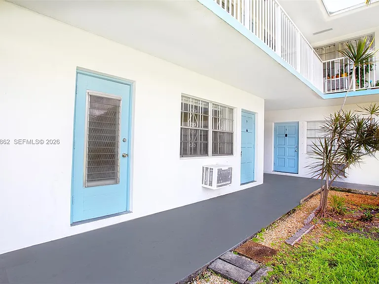 1836 Arthur St #9 — Photo 2